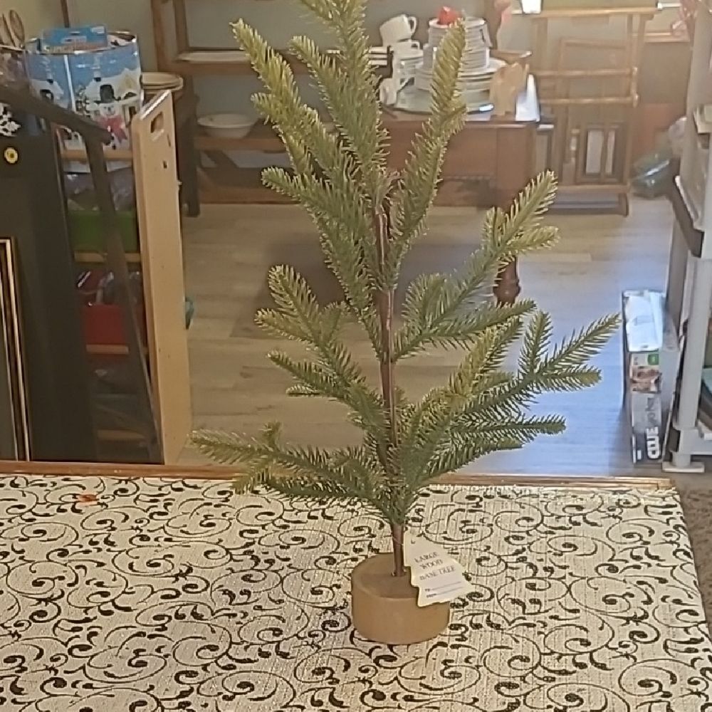 Large Wood Base Tree